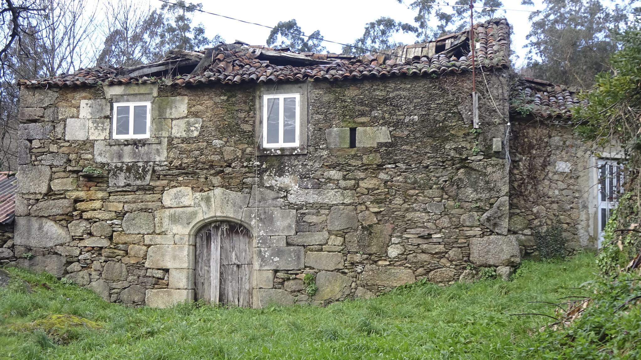 Casa con arco en O Porto